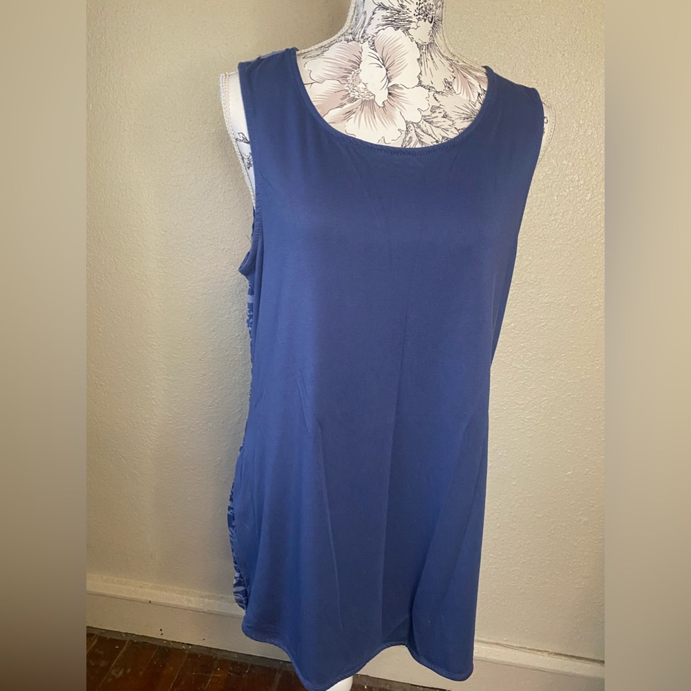 Tangerine sleeveless athletic top size Large‎